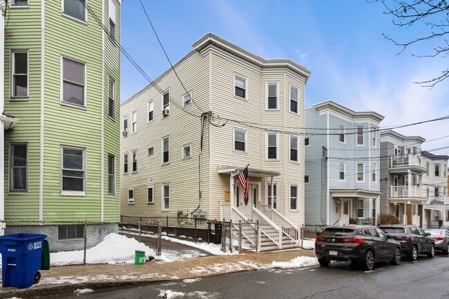 Building Photo - 83 Marion St