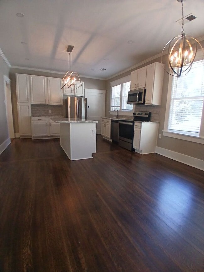 Building Photo - Very Nice Fully Renovated Duplex in Midtown