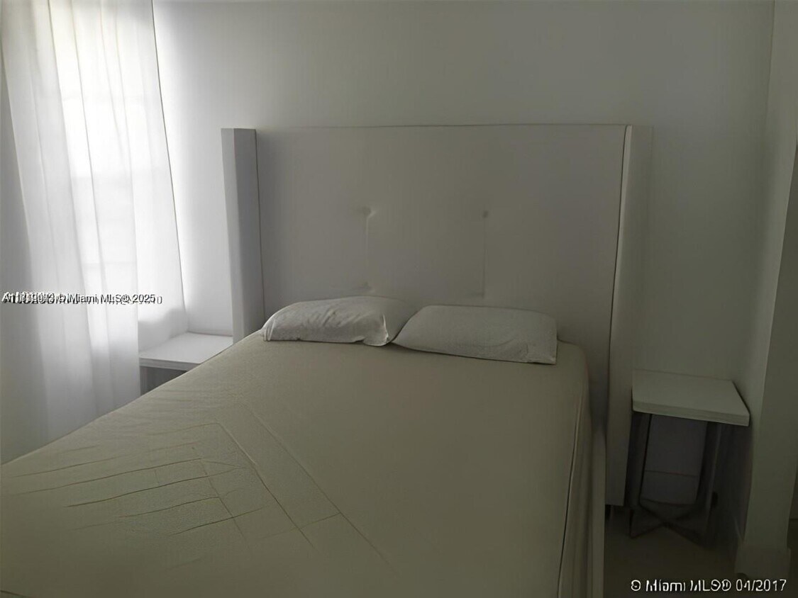 Foto del edificio - 801 SW 8th St