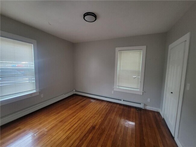 Building Photo - 123 Putnam St