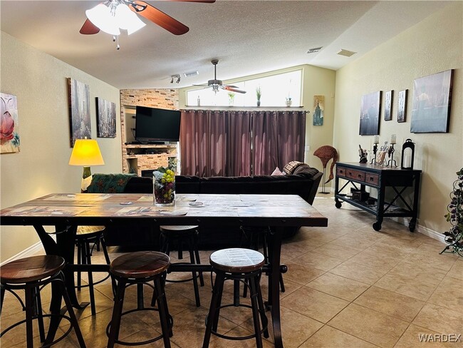Building Photo - 2743 Country Club Dr