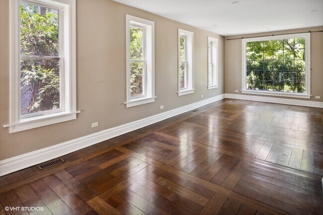 Building Photo - 882 Willow Rd