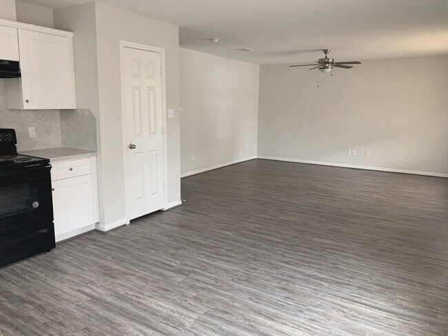 Building Photo - 312 De Haven St