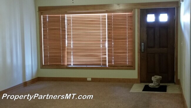 Foto del edificio - **Need more garage?** 3 Bed 2 Bath house