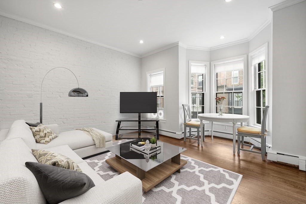 Primary Photo - 11 Dartmouth Pl
