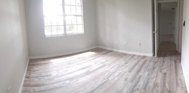 Building Photo - 15115 Michelangelo Blvd