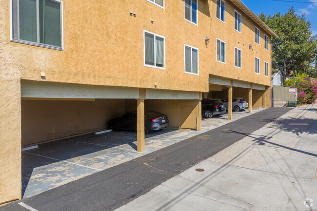 Parking - 7003-7007 Saranac St
