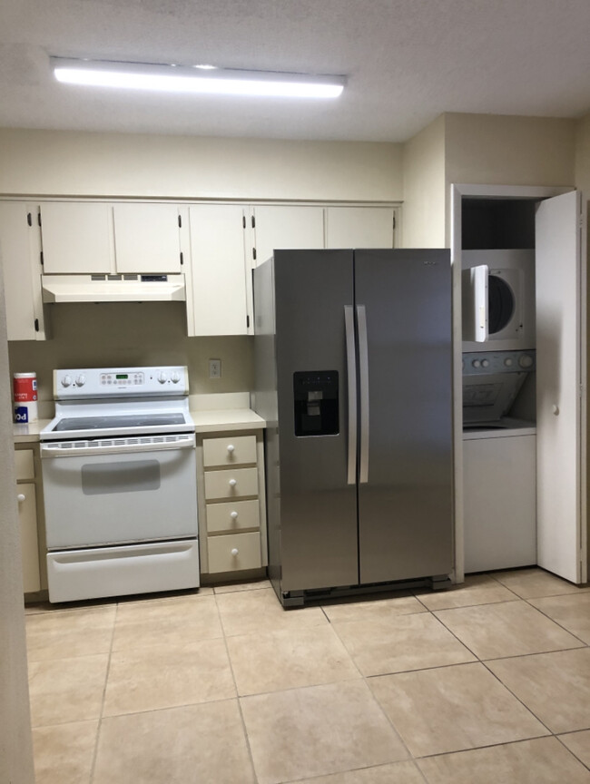 Building Photo - 4804 Sunnybrook Dr