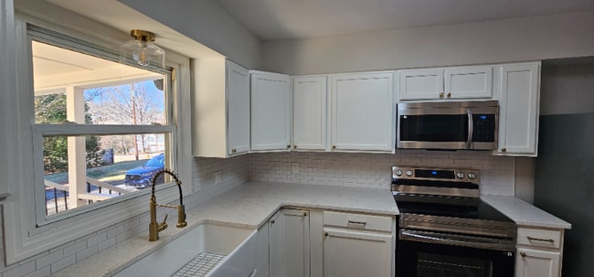 Foto del edificio - 1010 Lewisville Clemmons Rd