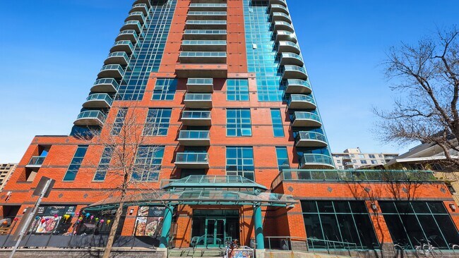 Photo du bâtiment - 836-815 15 Ave SW
