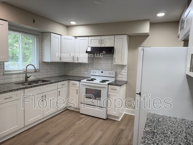 Building Photo - 1275 Geers Ave