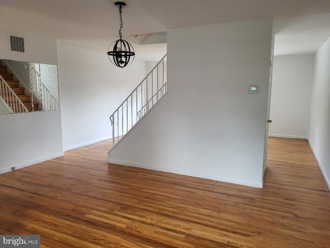 Building Photo - 146 Suburban Terrace