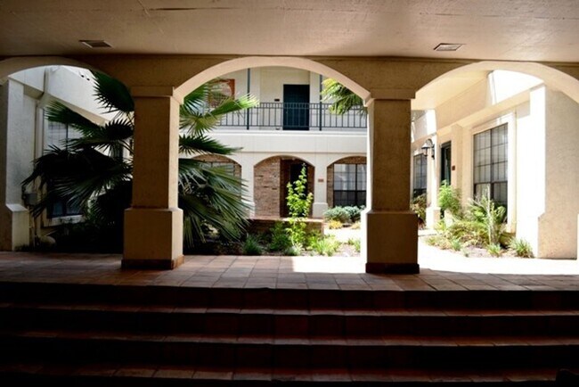 Foto del edificio - Short walk to UT Campus!