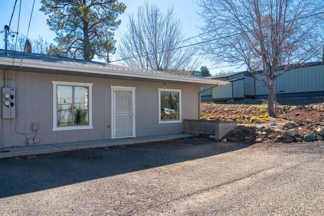 Foto del edificio - 408 w hillside ave