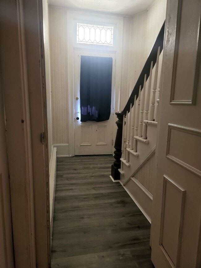 Building Photo - 319 N Warren Ave