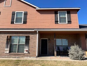 Building Photo - 818 Chambers Creek Cir