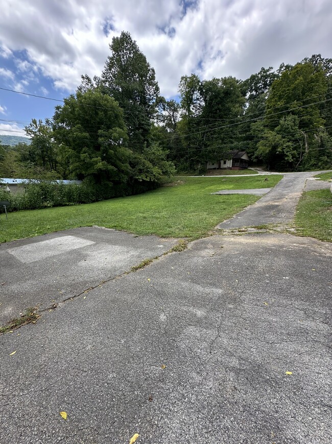 Building Photo - 1525 Bruce Gap Rd