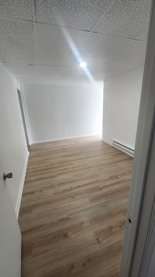 Foto del edificio - 38 W Main St