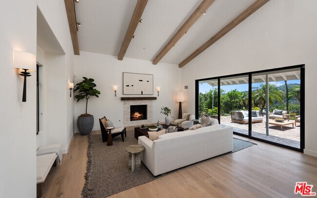 Foto del edificio - 9714 Oak Pass Rd