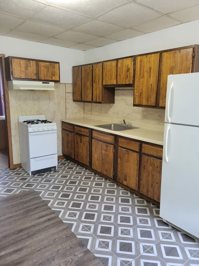 Building Photo - 617 7th Ave