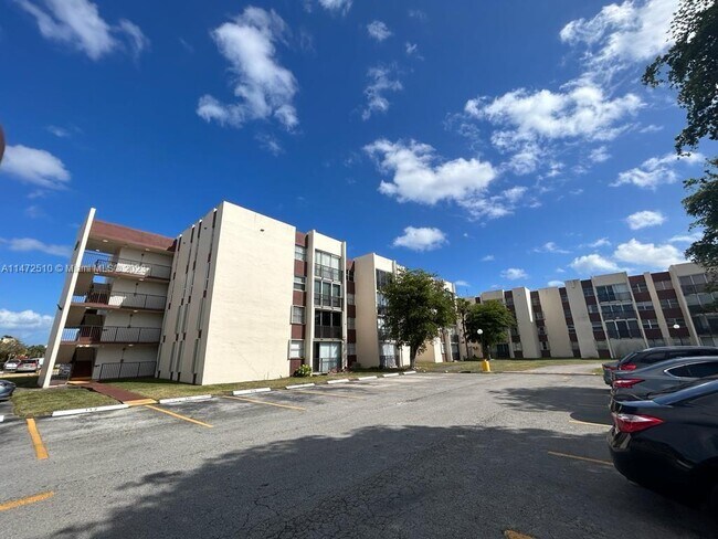 Foto del edificio - 9401 SW 4th St