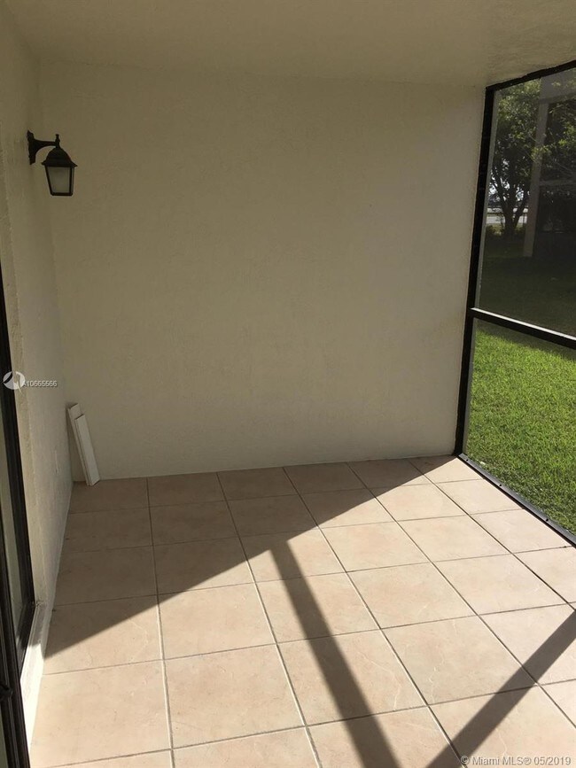Foto del edificio - 163 Lakeview Dr