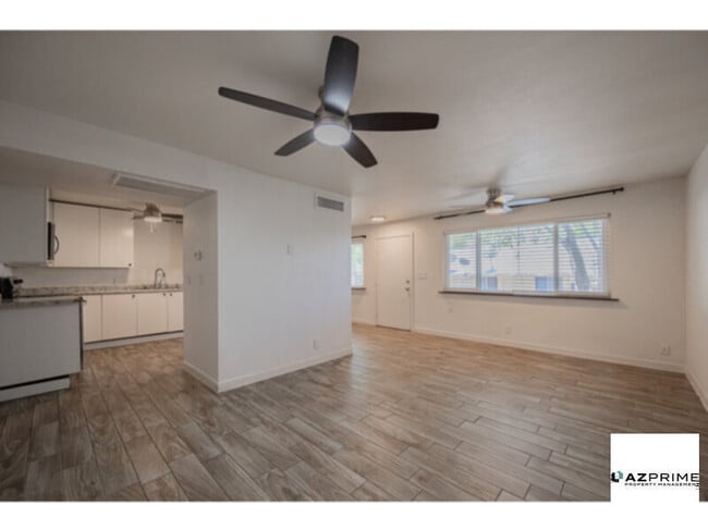 Building Photo - Gracefully Nestled in Mesa's Historic Temp...