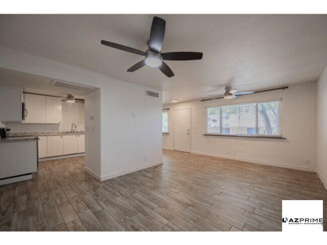 Foto del edificio - Gracefully Nestled in Mesa's Historic Temp...