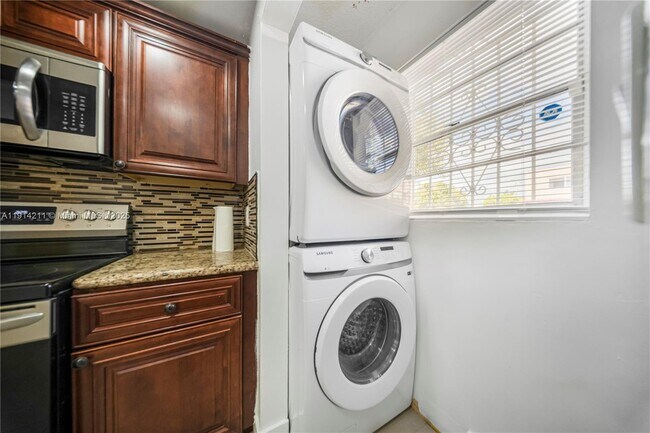 Foto del edificio - 1780 W 56th Terrace