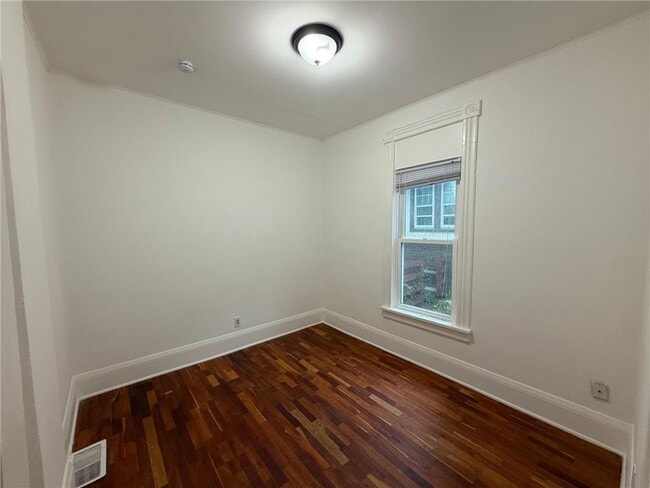 Building Photo - 3023 N Queen Ave