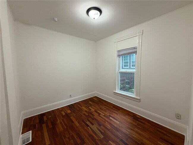 Foto del edificio - 3023 N Queen Ave