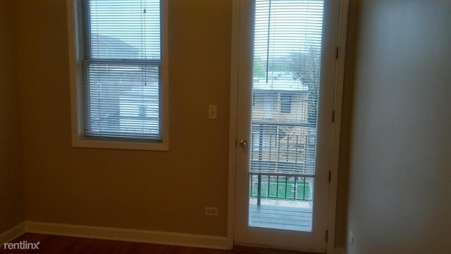 Foto del edificio - 823 S Western Ave