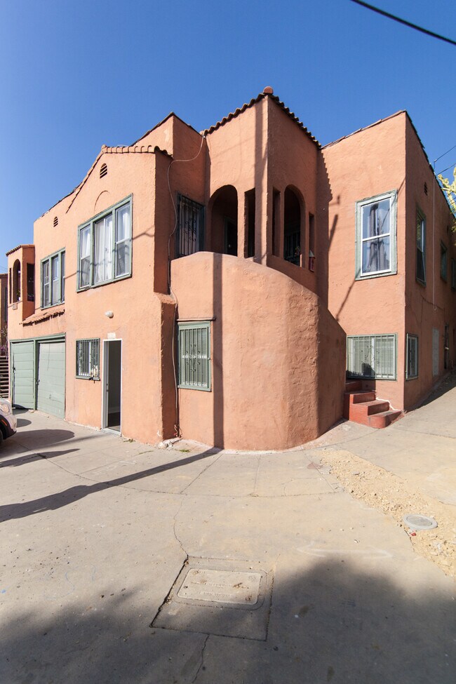 Building Photo - 901 Manzanita St
