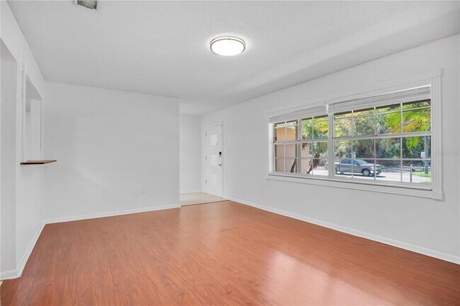 Foto del edificio - 4521 Conway Gardens Rd