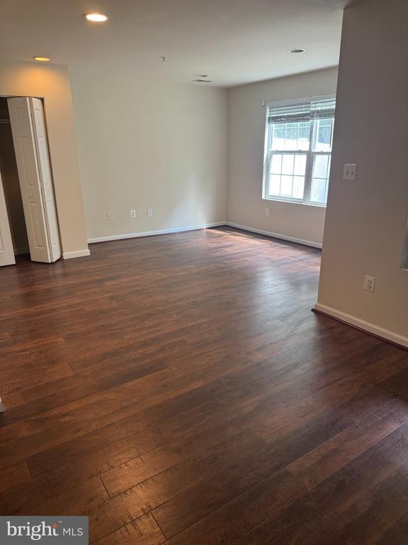 Building Photo - 7568 Stonehouse Dr