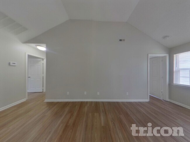 Building Photo - 2736 Daffodil Dr