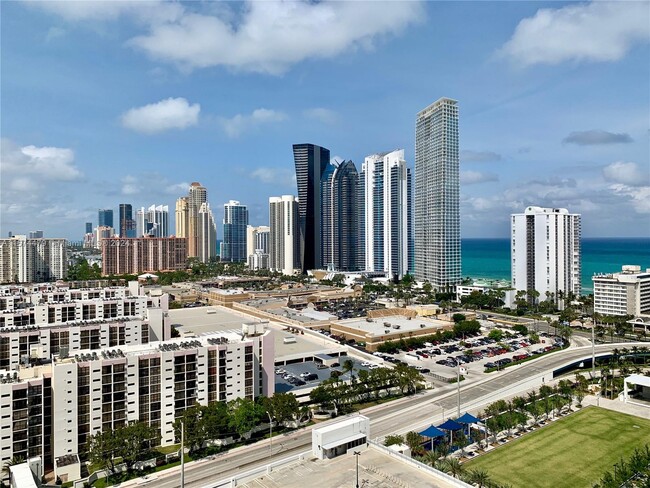 Foto del edificio - 300 Sunny Isles Blvd