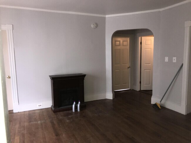 Building Photo - 416 Maple St