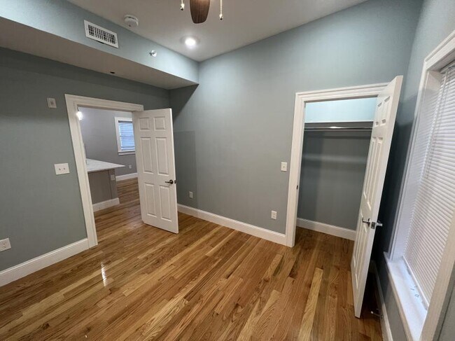 Foto del edificio - 4.0 bedroom in Somerville Massachusetts 02143