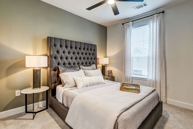 Asher Towne Lake apartments — community photo - Asher Towne Lake
