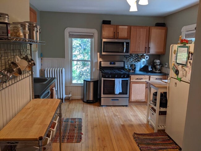 Kitchen - 1524 Fremont Ave N