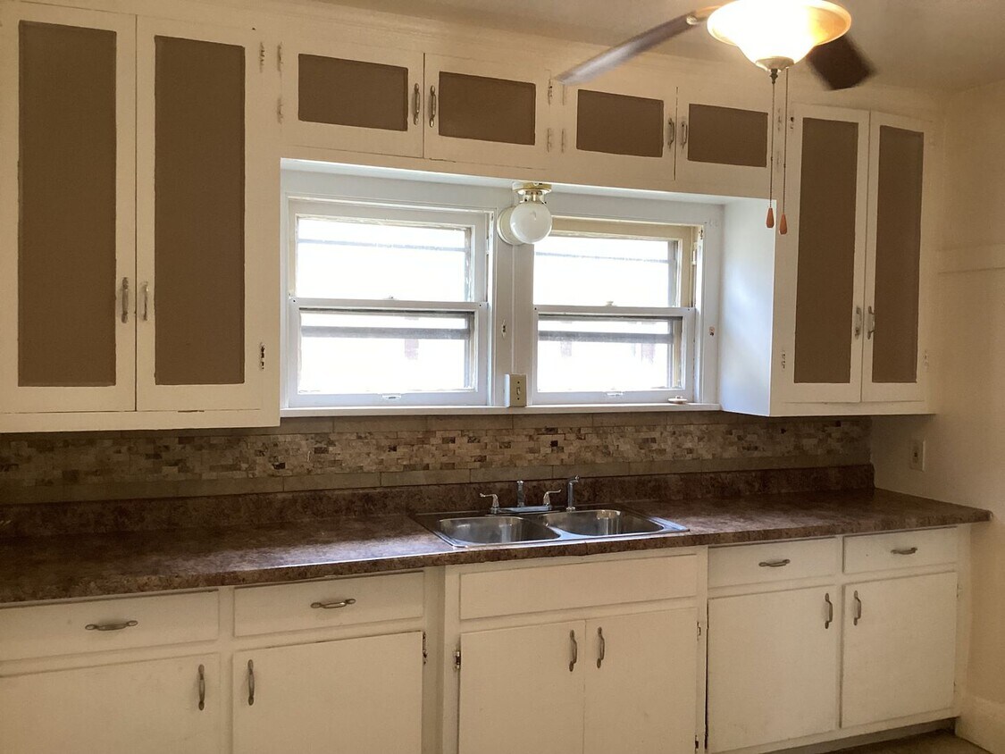 Primary Photo - 3 bedroom single family home