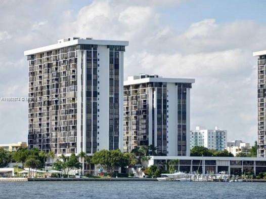 Primary Photo - 1925 Brickell Ave