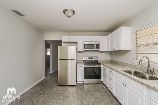 Building Photo - 1505 E Genesee St