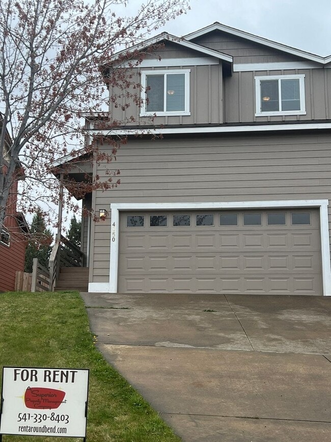 Building Photo - 4150 SW Reindeer Ave