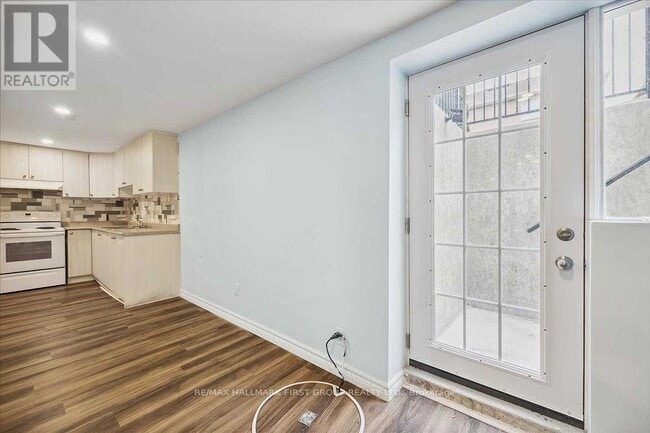 Building Photo - 16 Rushbrooke Way