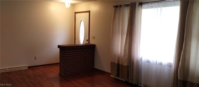 Building Photo - 206 Stuart Dr