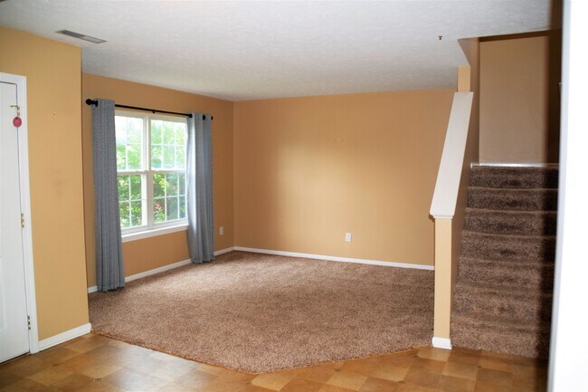 Building Photo - Fabulous Fishers Home!
