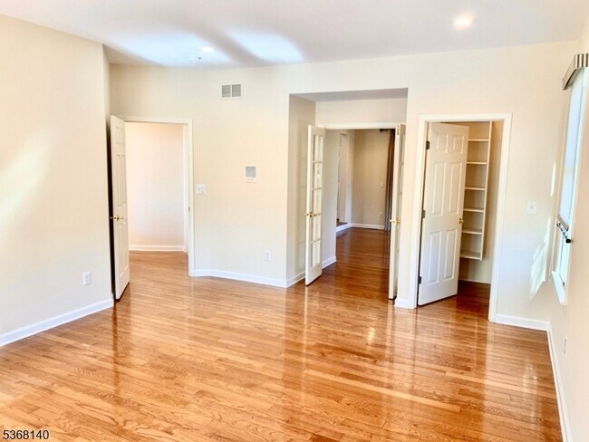 Building Photo - 43 Rosewood Ct