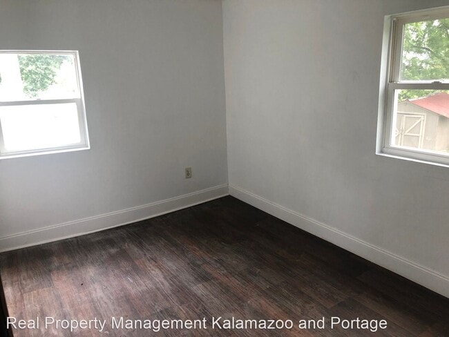 Building Photo - 3 br, 1 bath House - 704 White Oak
